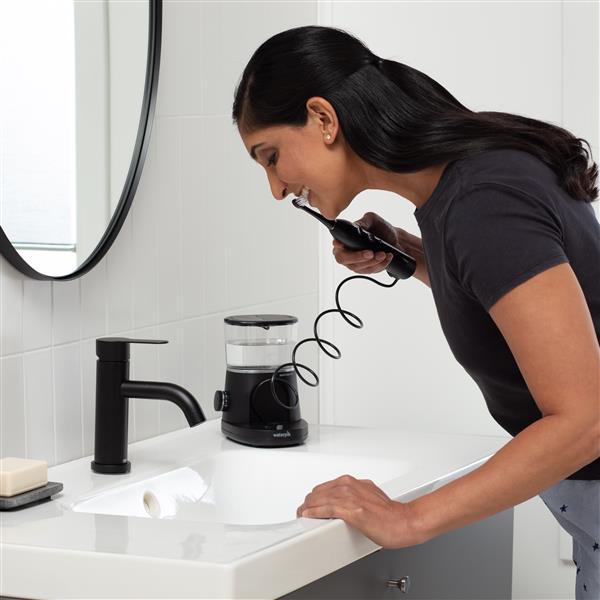 Black Waterpik™ Sonic-Fusion™ 2.0 Flossing Toothbrush - Image 3