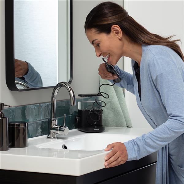 Black Waterpik™ Sonic-Fusion™ 2.0 Professional Flossing Toothbrush - Image 3